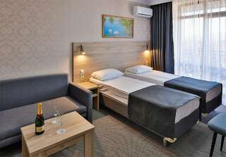 Гостиница Версаль Геленджик Семейный с балконом-5