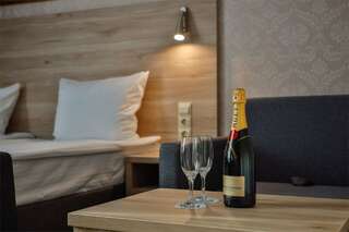 Гостиница Версаль Геленджик Улучшенный с большим балконом-12