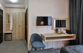 Гостиница Версаль Геленджик Семейный с балконом-8