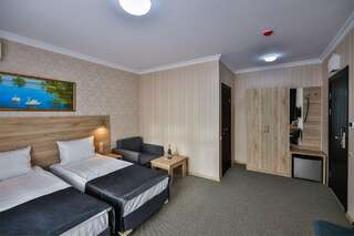 Гостиница Версаль Геленджик Улучшенный с большим балконом-7