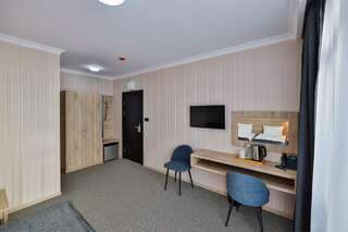 Гостиница Версаль Геленджик Улучшенный с большим балконом-10