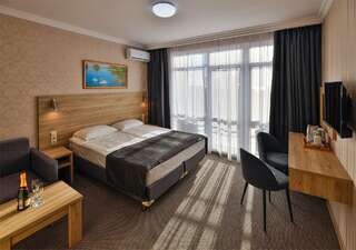 Гостиница Версаль Геленджик Улучшенный с большим балконом-4